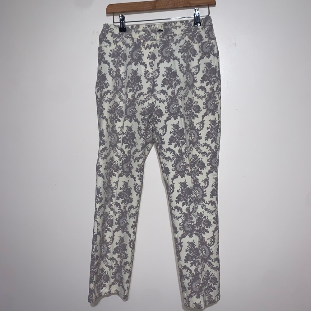 Isaac Mizrahi Woman’s Gray and Pink Patterned Pants Size 8 Petite